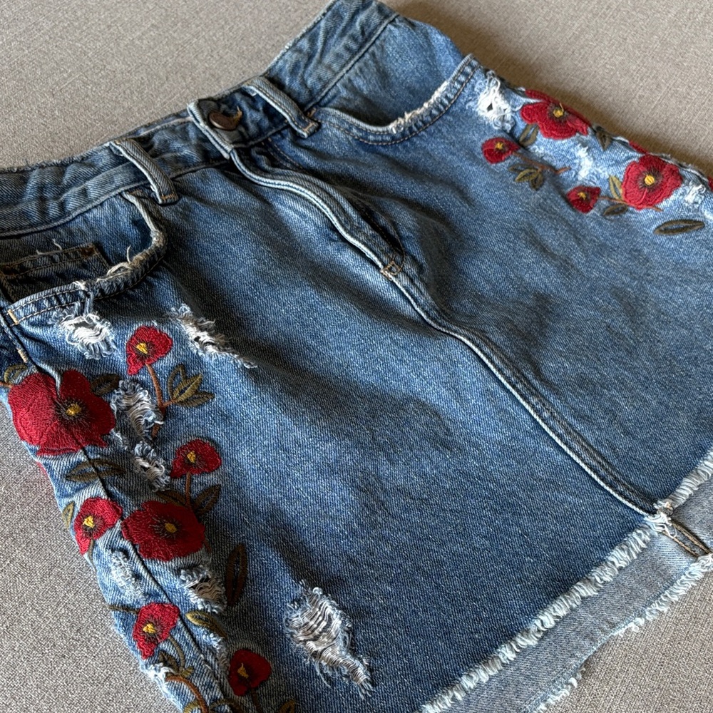 Zara Basic 1975 Denim Mini Skirt with Floral Embroidery XS